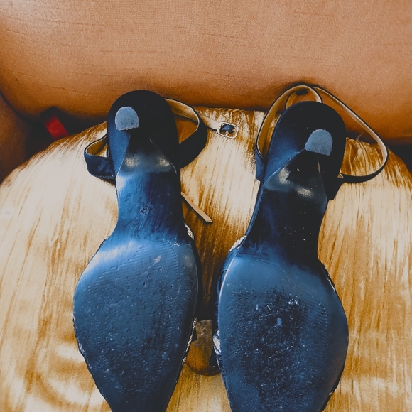 Shoes. JACQUELINE FERRAR SZ 7 - Picture 3 of 5